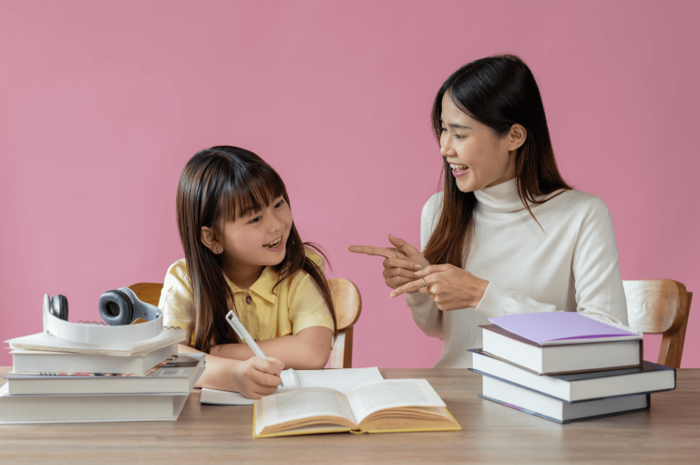 Tâm sự cùng con đúng cách: Cách giao tiếp giúp trẻ mở lòng và học tốt hơn