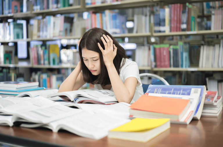 Dấu hiệu học sinh stress: Cách nhận biết sớm trước khi việc học trở nên quá tải