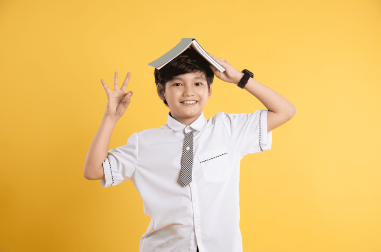 Cách tự tin trong học tập: Hướng dẫn giúp trẻ xây dựng sự tự tin từ gốc